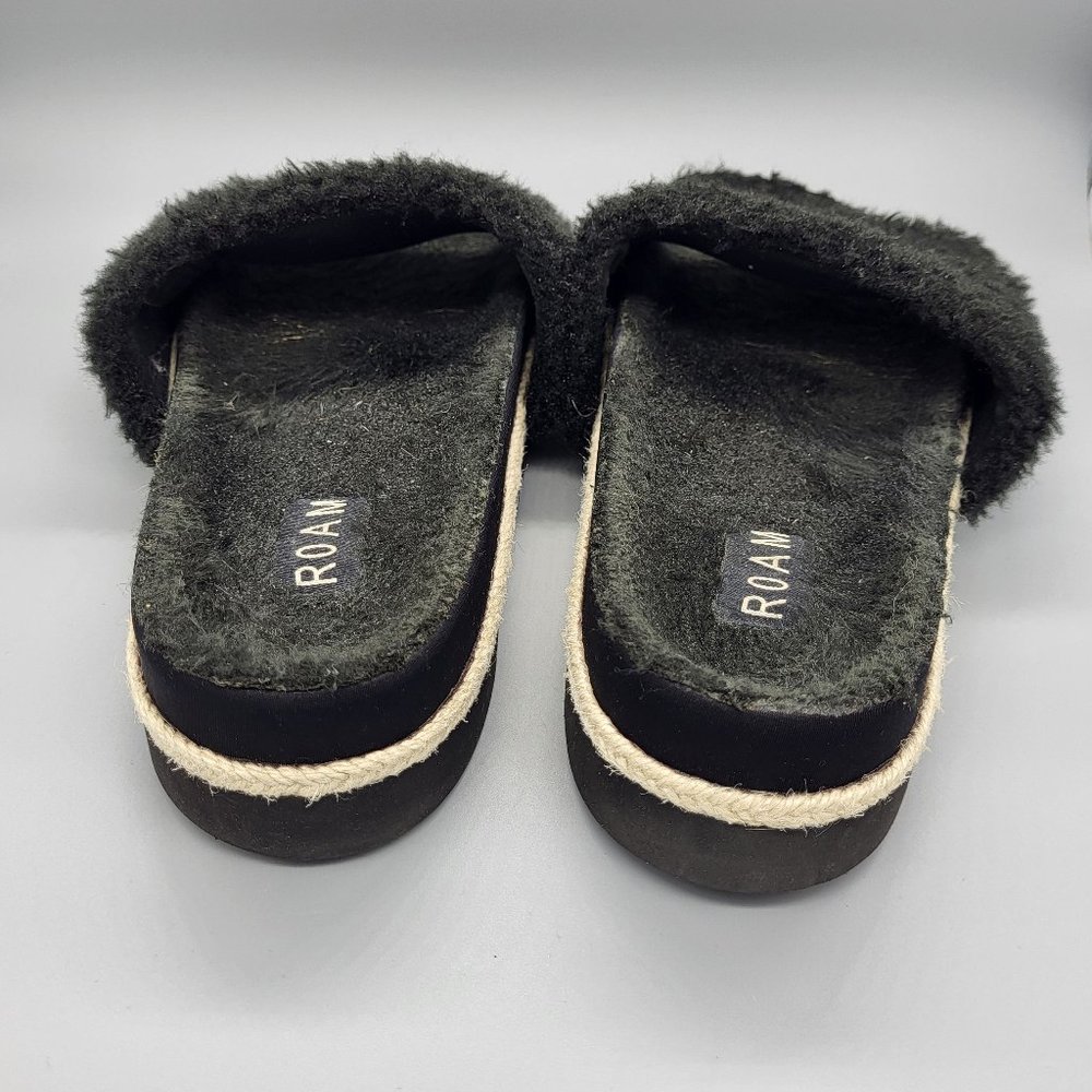 ROAM Red Lips Fuzzy Slides - Picture 6 of 12